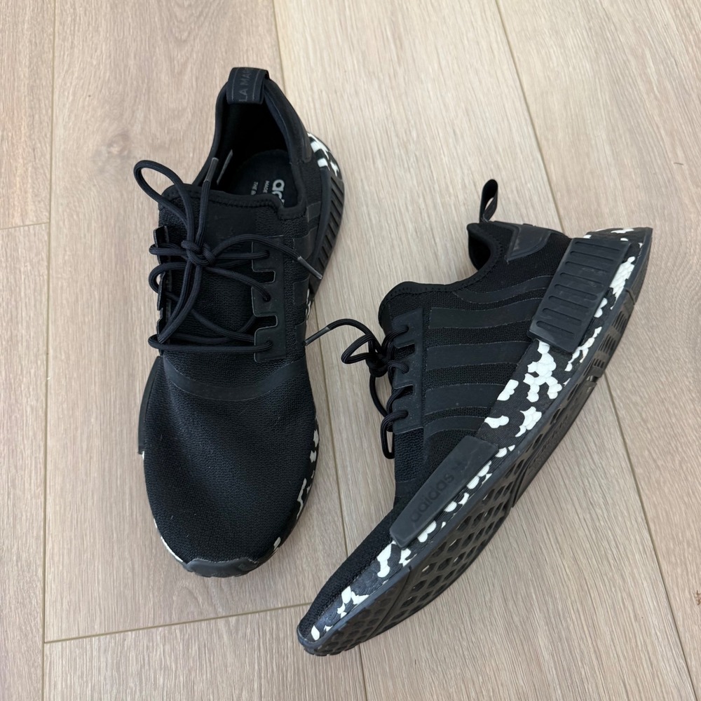 Adidas NMD R1 Core Black White Speckled Midsole Sneakers GX9528